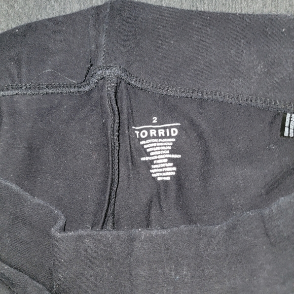 Torrid -2 Set - Capri Leggings - Size 2XL - Black - 2 Included - Picture 3 of 4
